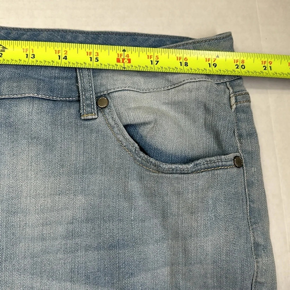 Torrid Distressed Straight High Rise Denim Jeans Womens Size 20XS - Picture 9 of 12